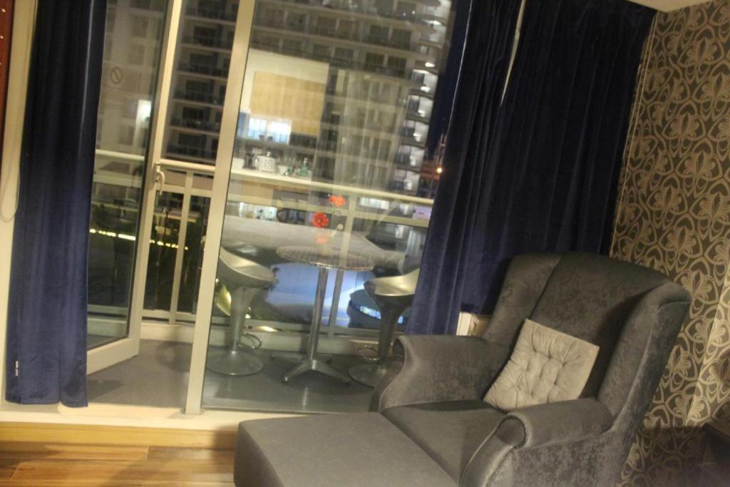 Azure C2 Balcony Wifi Near Mall Airport Multiple Units Paranaque City 외부 사진